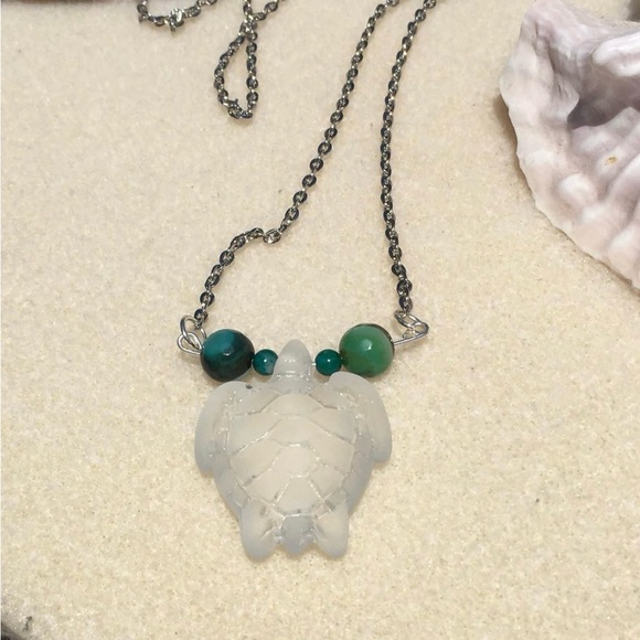Hand Crafted Sea turtle necklace - Picture 5 of 6